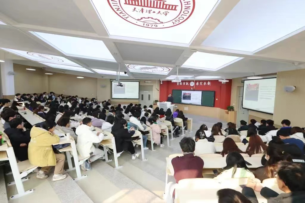 校黨委書記劉東志講授2024年春季學(xué)期形勢(shì)政策教育開學(xué)第一課