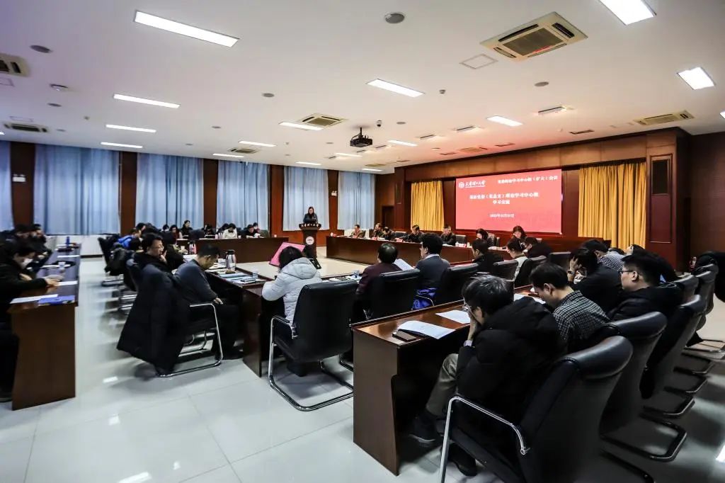 校黨委理論學(xué)習(xí)中心組（擴(kuò)大）舉行習(xí)近平文化思想專題學(xué)習(xí)研討會(huì)暨基層黨委（黨總支）理論學(xué)習(xí)中心組學(xué)習(xí)交流會(huì)