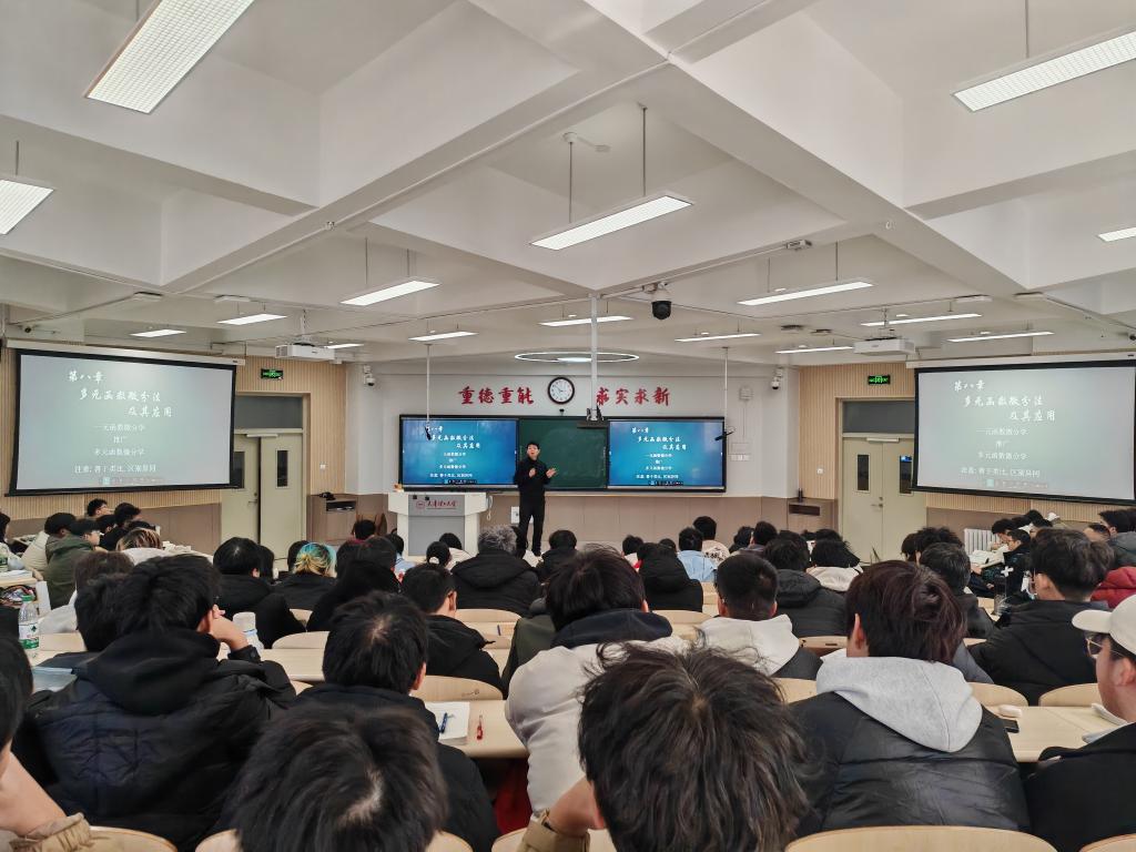 新學期開學首日教學工作平穩有序
