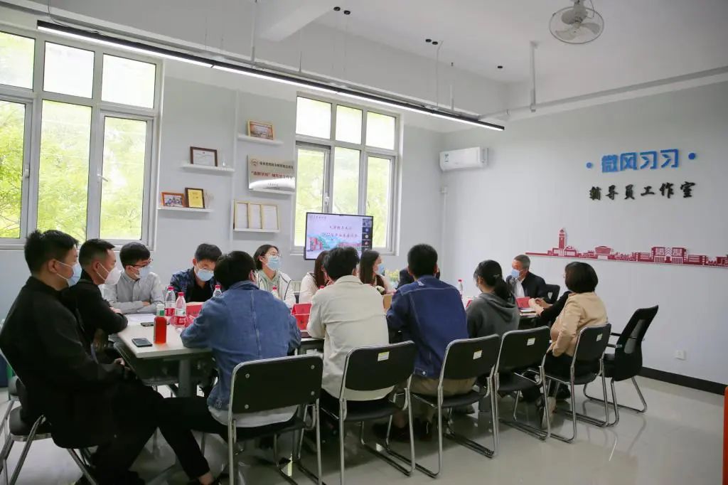 我校召開(kāi)學(xué)生座談會(huì)