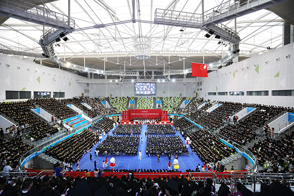 學校舉行2023屆學生畢業(yè)典禮暨學位授予儀式