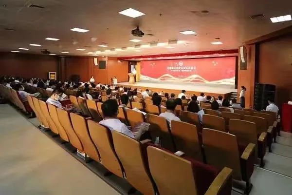 人才引領(lǐng)發(fā)展 創(chuàng)新成就未來(lái)——天津理工大學(xué)人才工作會(huì)議召開(kāi)