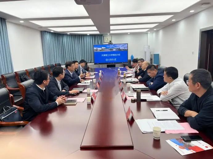 校黨委書記劉東志帶隊赴河北建工集團、河北地質大學調研走訪